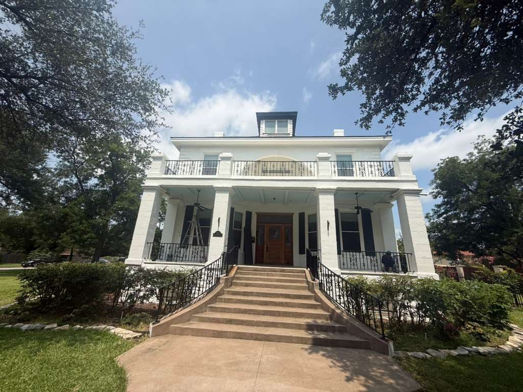 Before: Before and after exterior house painting – colonial home, Austin TX