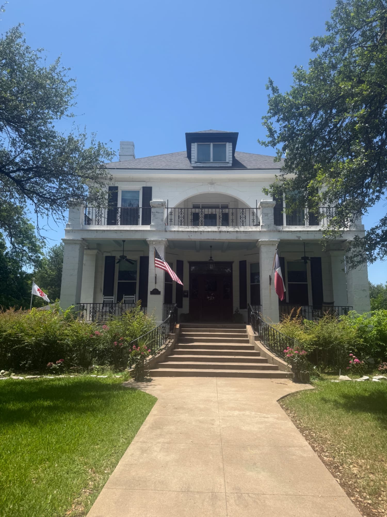 Before and after exterior house painting – colonial home, Austin TX